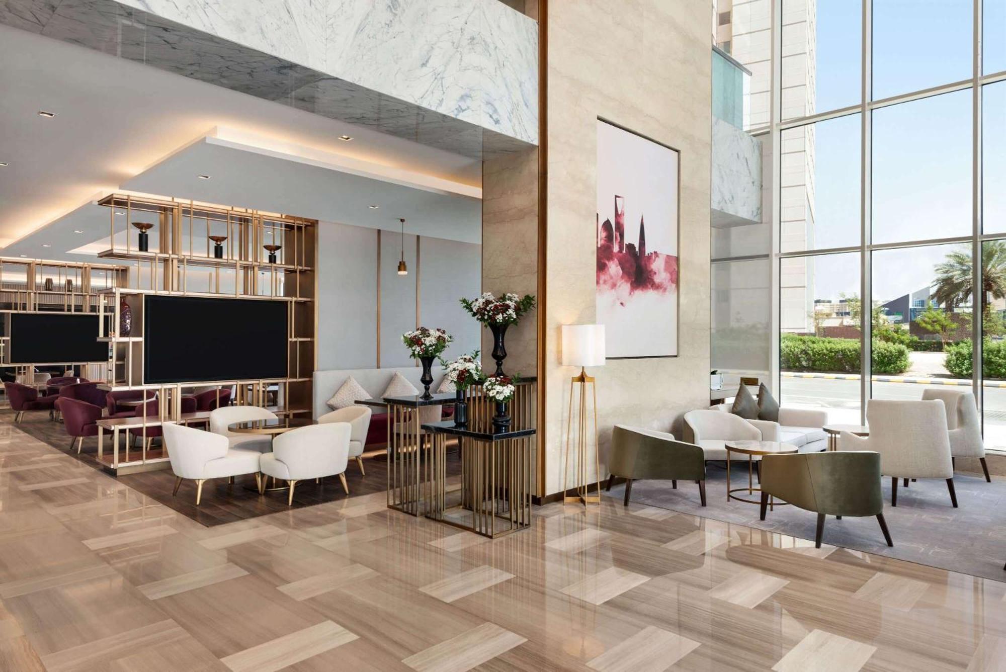 Ramada By Wyndham Riyadh King Fahd Road Ngoại thất bức ảnh The lobby of the hotel
