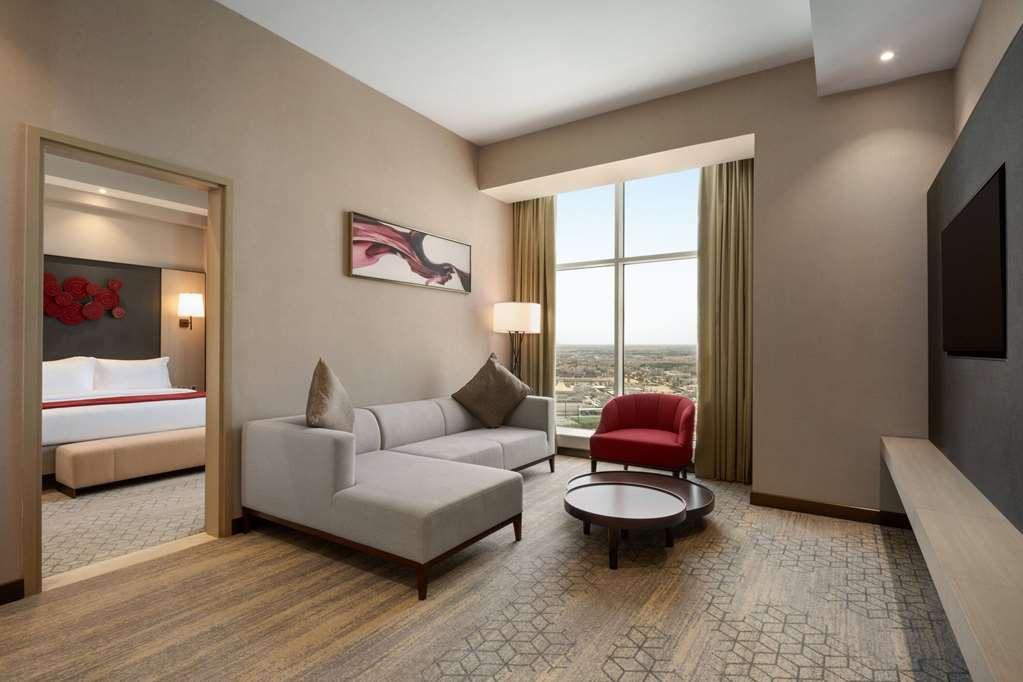 Ramada By Wyndham Riyadh King Fahd Road Phòng bức ảnh